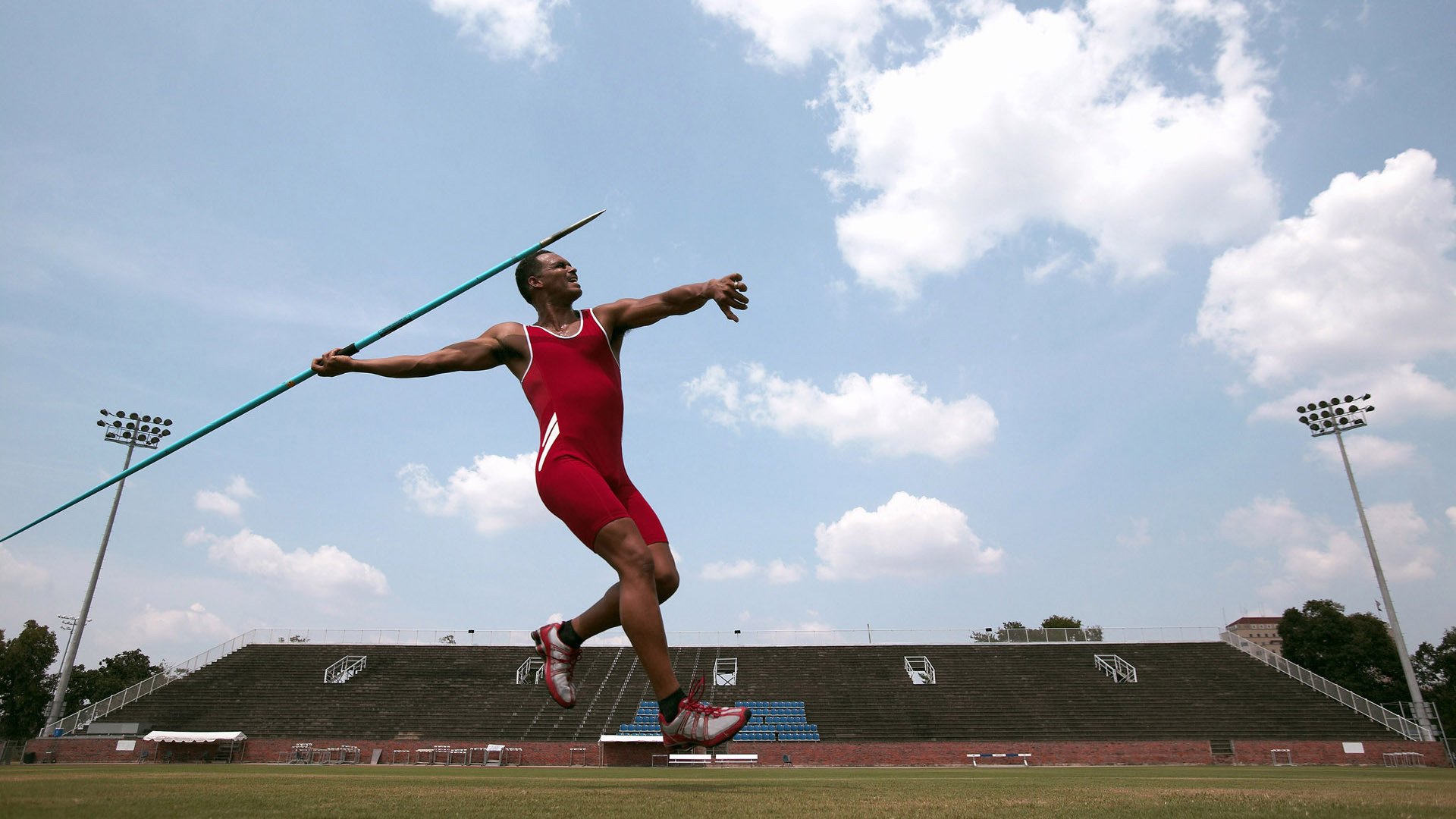 英格兰骑手丽莎·威尔逊在巴黎奥运会盛装舞步比赛中获得第十名,展现出色表现。